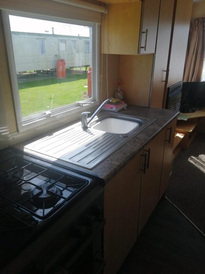 Adorable 2 Bedroom Caravan In Clacton-On-Sea Exteriér fotografie
