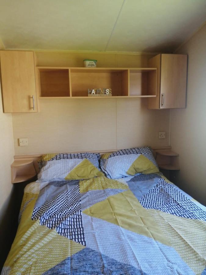 Adorable 2 Bedroom Caravan In Clacton-On-Sea Exteriér fotografie