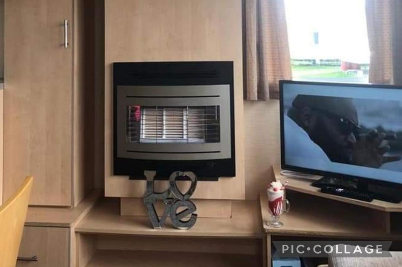 Adorable 2 Bedroom Caravan In Clacton-On-Sea Exteriér fotografie